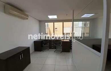 Imagem: O depósito possui 1 Vaga na garagem, 30m² de Área e está