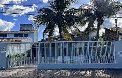 Imagem: A casa possui 3 Dormitórios, 3 Banheiros, 2 Vagas na garagem