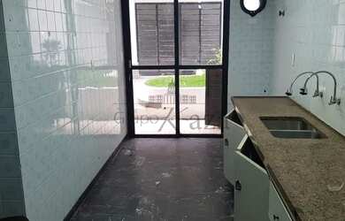 Imagem: O depósito possui 5 Vagas na garagem, 560m² de Área e está