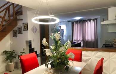 Imagem: A casa possui 2 Dormitórios, 3 Banheiros, 2 Vagas na garagem