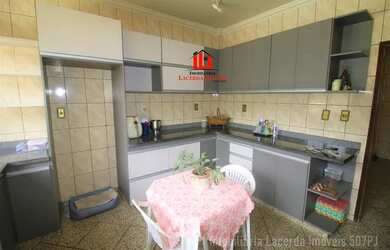 Imagem 3: Casa 4 Qts sendo 1 suíte, piscina Prox DB Pq10, em frente ao Jd Bougainville