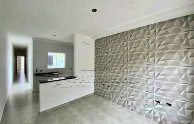 Imagem: A casa possui 2 Dormitórios, 1 Banheiro, 1 Vaga na garagem