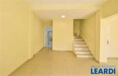 Imagem: A casa possui 3 Dormitórios, 3 Banheiros, 2 Vagas na garagem