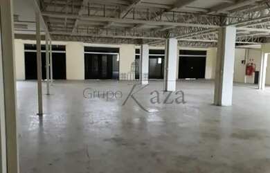 Imagem: O depósito possui 5 Vagas na garagem, 2.550m² de Área e