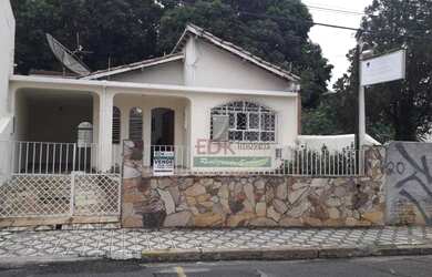 Imagem: A casa possui 5 Dormitórios, 2 Banheiros, 2 Vagas na garagem