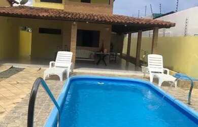 Imagem: A casa possui 4 Dormitórios, 4 Banheiros, 2 Vagas na garagem