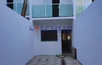 Imagem: A casa possui 3 Dormitórios, 3 Banheiros, 2 Vagas na garagem