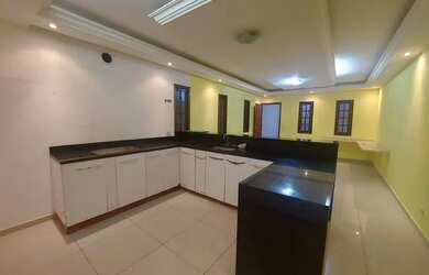 Imagem: A casa possui 2 Dormitórios, 1 Banheiro, 2 Vagas na garagem