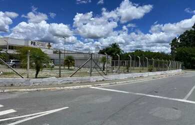 Imagem: O depósito possui 5 Vagas na garagem, 3.000m² de Área e