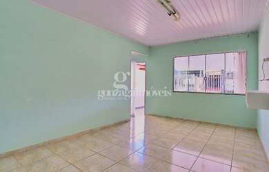 Imagem: A casa possui 3 Dormitórios, 2 Banheiros, 2 Vagas na garagem