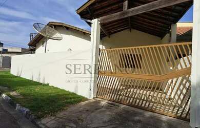 Imagem: A casa possui 3 Dormitórios, 2 Banheiros, 3 Vagas na garagem