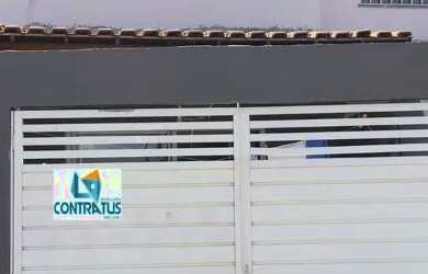 Imagem: A casa possui 3 Dormitórios, 2 Banheiros, 1 Vaga na garagem