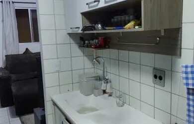 Imagem: O apartamento possui 2 Dormitórios, 1 Banheiro, 1 Vaga na garagem