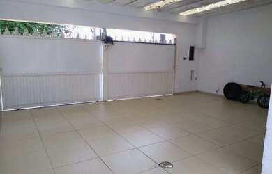 Imagem: A casa possui 3 Dormitórios, 4 Banheiros, 4 Vagas na garagem