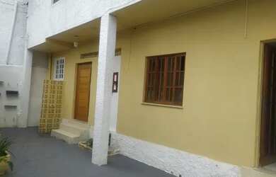 Imagem: A casa possui 3 Dormitórios, 3 Banheiros, 3 Vagas na garagem