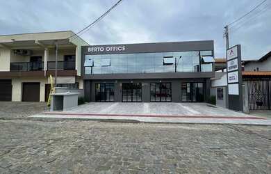 Imagem: O depósito possui 1 Vaga na garagem, 100m² de Área e está