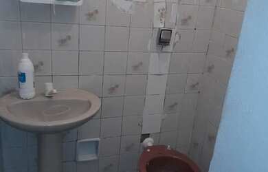 Imagem: A casa possui 3 Dormitórios, 2 Banheiros e está localizado