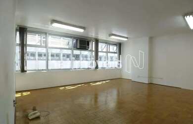 Imagem: O depósito possui 1 Vaga na garagem, 38m² de Área e está