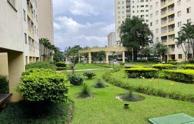 Imagem: O apartamento possui 3 Dormitórios, 1 Banheiro, 1 Vaga na garagem