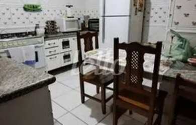 Imagem: A casa possui 4 Dormitórios, 3 Banheiros, 3 Vagas na garagem