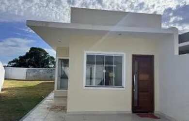 Imagem: A casa possui 3 Dormitórios, 1 Banheiro, 1 Vaga na garagem