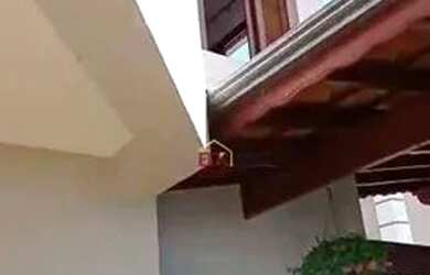 Imagem: A casa possui 3 Dormitórios, 5 Banheiros, 2 Vagas na garagem