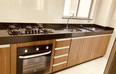 Imagem: O apartamento possui 2 Dormitórios, 1 Banheiro, 1 Vaga na garagem