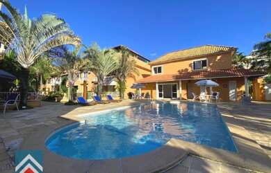 Imagem: A casa em condomínio possui 4 Dormitórios, 5 Banheiros, 2