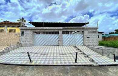 Imagem: A casa possui 3 Dormitórios, 2 Banheiros, 3 Vagas na garagem