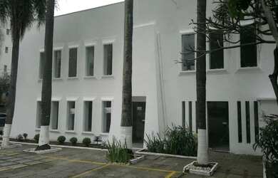 Imagem: O depósito possui 5 Vagas na garagem, 192m² de Área e está