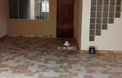 Imagem: A casa possui 3 Dormitórios, 2 Banheiros, 2 Vagas na garagem