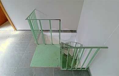 Imagem: A casa possui 3 Dormitórios, 3 Banheiros, 2 Vagas na garagem