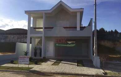 Imagem: A casa em condomínio possui 3 Dormitórios, 2 Banheiros, 4