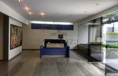 Imagem: O depósito possui 4 Vagas na garagem, 190m² de Área e está