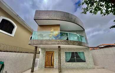 Imagem: A casa possui 4 Dormitórios, 4 Banheiros, 4 Vagas na garagem