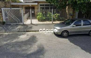 Imagem: A casa possui 4 Dormitórios, 4 Banheiros, 5 Vagas na garagem