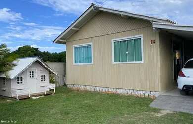 Imagem: A casa possui 2 Dormitórios, 1 Banheiro, 1 Vaga na garagem