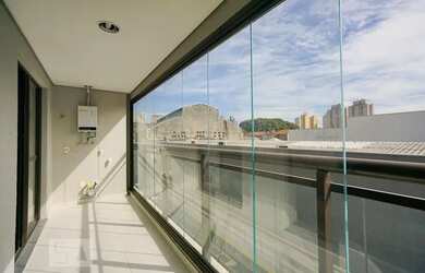 Imagem: O apartamento possui 1 Dormitório, 1 Banheiro, 1 Vaga na garagem