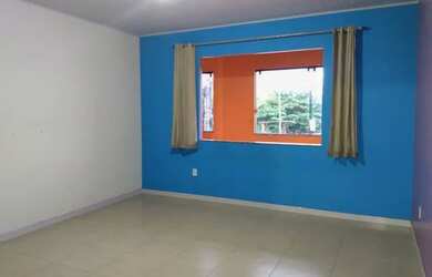 Imagem: A casa possui 3 Dormitórios, 2 Banheiros, 1 Vaga na garagem