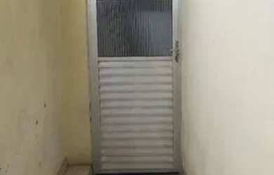 Imagem: A casa possui 3 Dormitórios e 1 Banheiro e está localizado