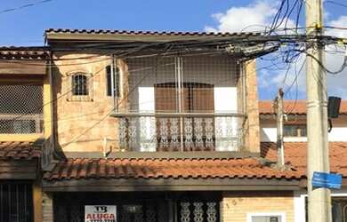 Imagem: A casa possui 3 Dormitórios, 3 Banheiros, 2 Vagas na garagem