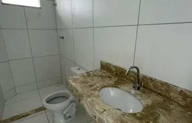 Imagem: A casa possui 4 Dormitórios, 1 Banheiro, 2 Vagas na garagem