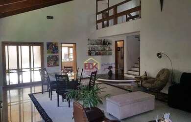 Imagem: A casa em condomínio possui 4 Dormitórios, 5 Banheiros, 4