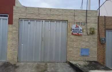 Imagem: A casa possui 2 Dormitórios, 1 Banheiro, 1 Vaga na garagem