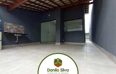 Imagem: A casa possui 3 Dormitórios, 1 Banheiro, 1 Vaga na garagem