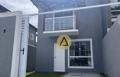 Imagem: A casa possui 3 Dormitórios, 3 Banheiros, 1 Vaga na garagem