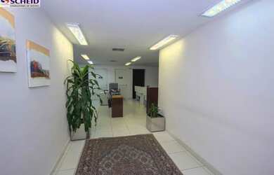 Imagem: O depósito possui 5 Vagas na garagem e 194m² de Área e está