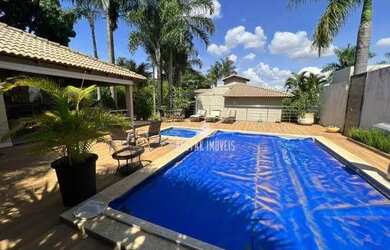 Imagem: A casa possui 4 Dormitórios, 5 Banheiros, 5 Vagas na garagem