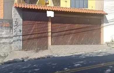 Imagem: O apartamento possui 3 Dormitórios, 1 Banheiro, 4 Vagas na