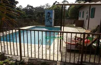 Imagem: A casa possui 4 Dormitórios, 2 Banheiros, 2 Vagas na garagem